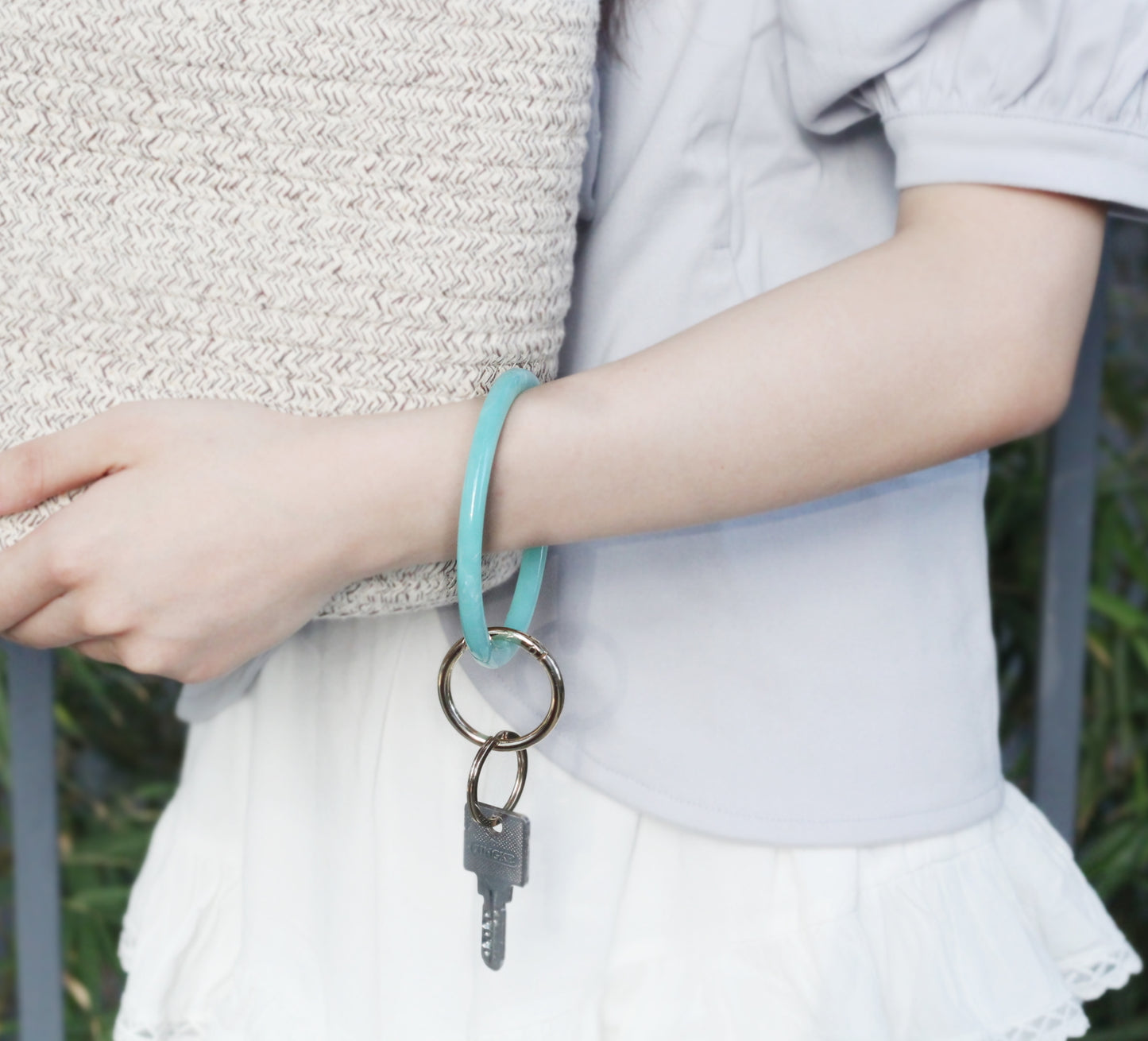 2.9" Acetate Round Key Ring Bracelet (Turquoise)